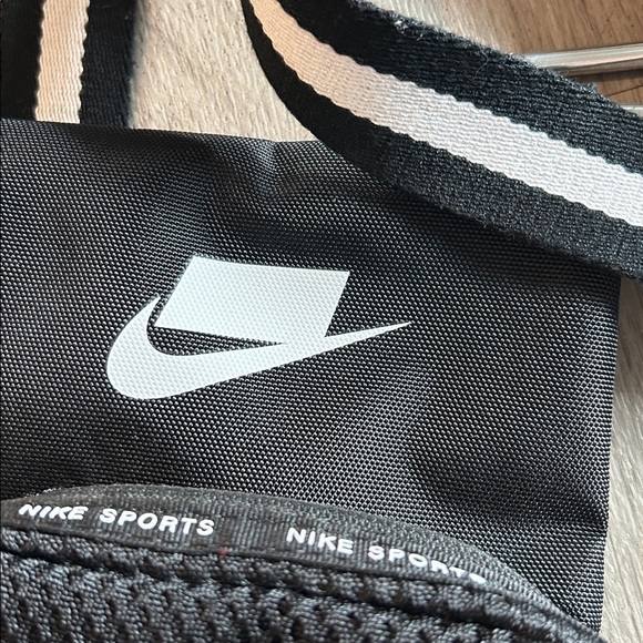 Nike Black Crossbody Bag - Picture 5 of 9